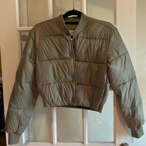 Abercrombie and Fitch cropped puffer jacket
